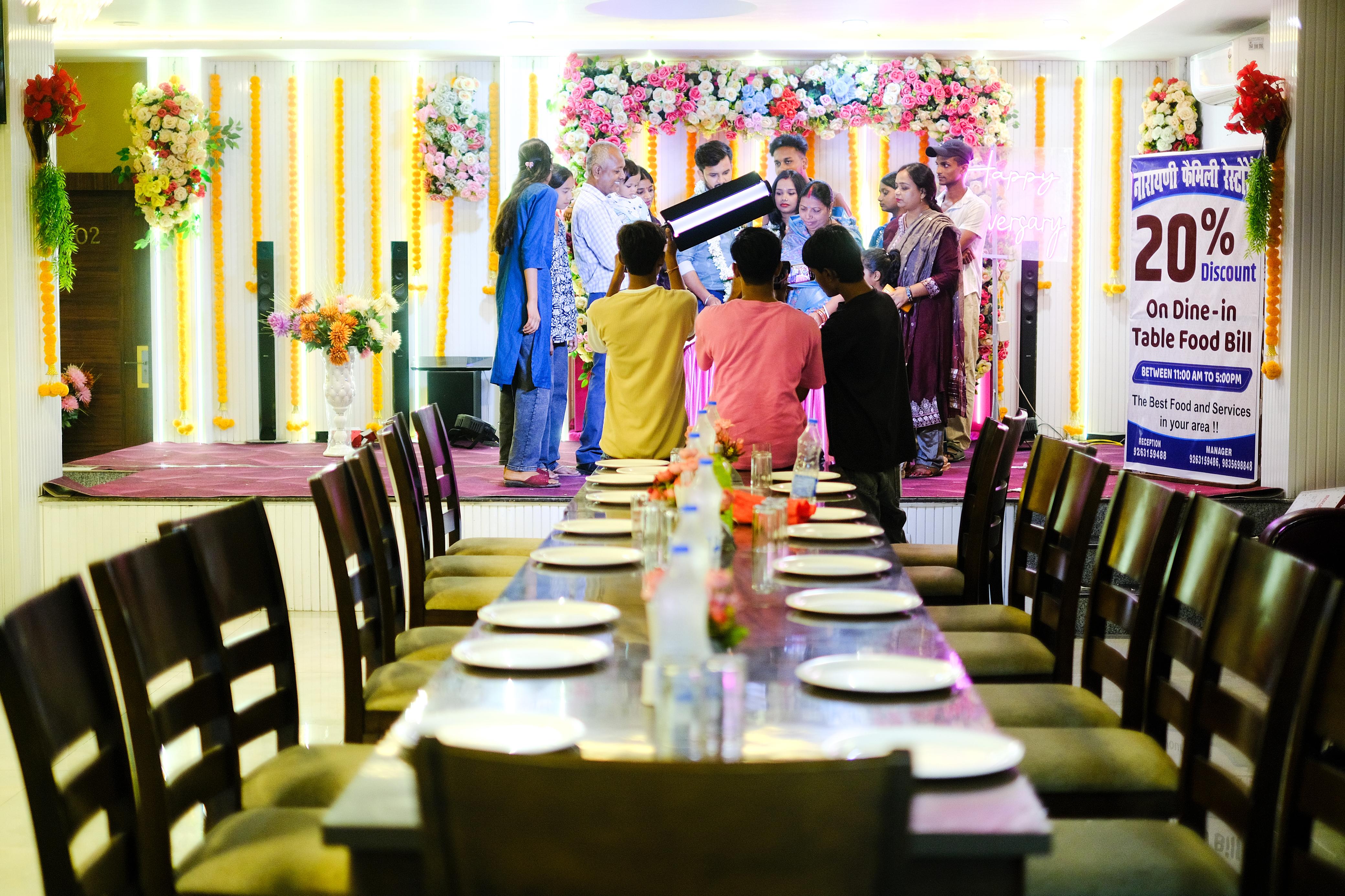 Group Banquet & Party Table Setup